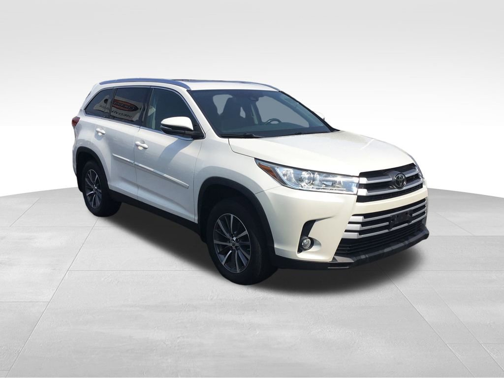 Used 2019 Toyota Highlander XLE with VIN 5TDJZRFH8KS602821 for sale in Bedford, OH