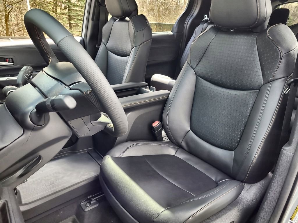 2025 Toyota Sienna Woodland Edition - Photo 13