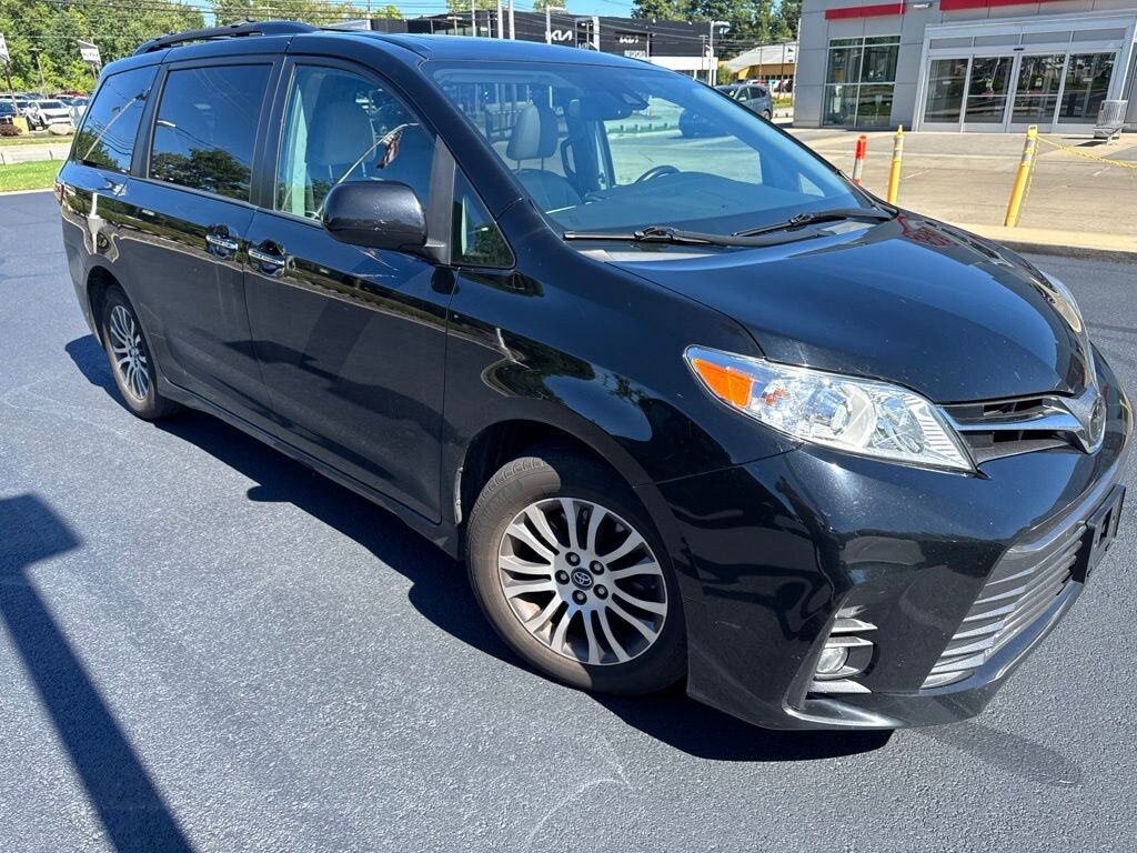 Used 2018 Toyota Sienna XLE Premium Van Passenger Van