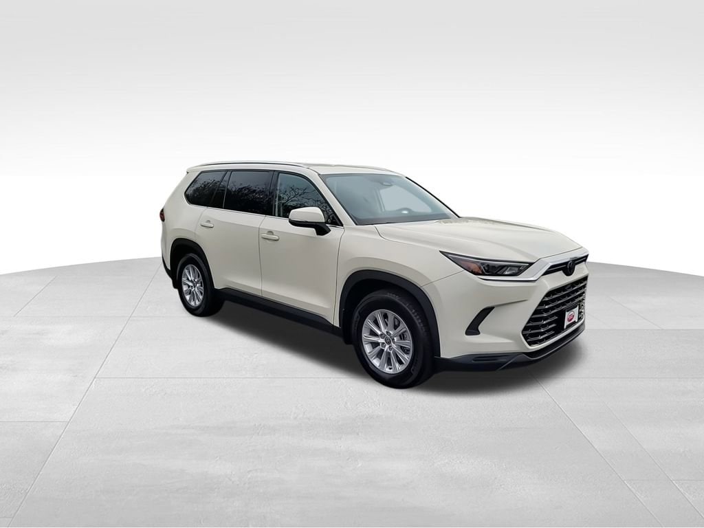 Used 2024 Toyota Grand Highlander XLE with VIN 5TDAAAB50RS010036 for sale in Bedford, OH