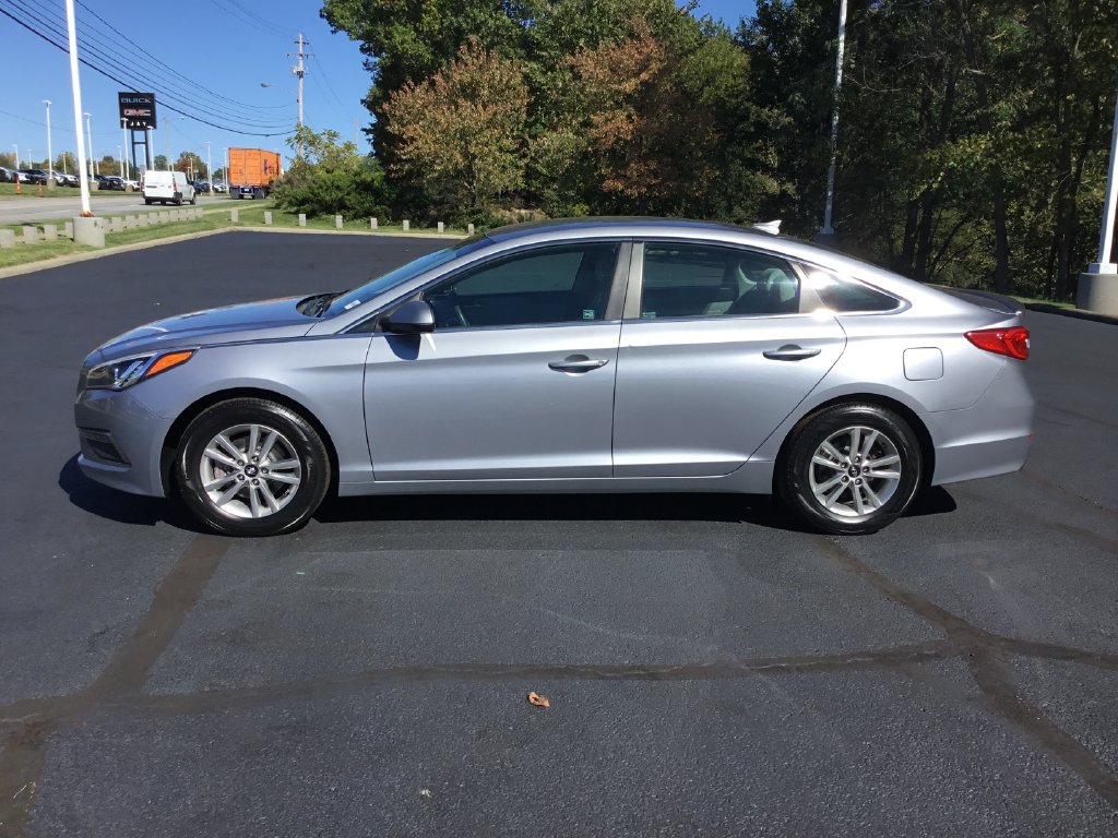 Used 2015 Hyundai Sonata SE with VIN 5NPE24AF9FH156740 for sale in Bedford, OH