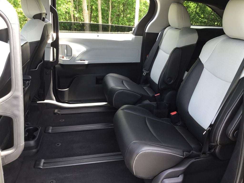 2025 Toyota Sienna XSE - Photo 16