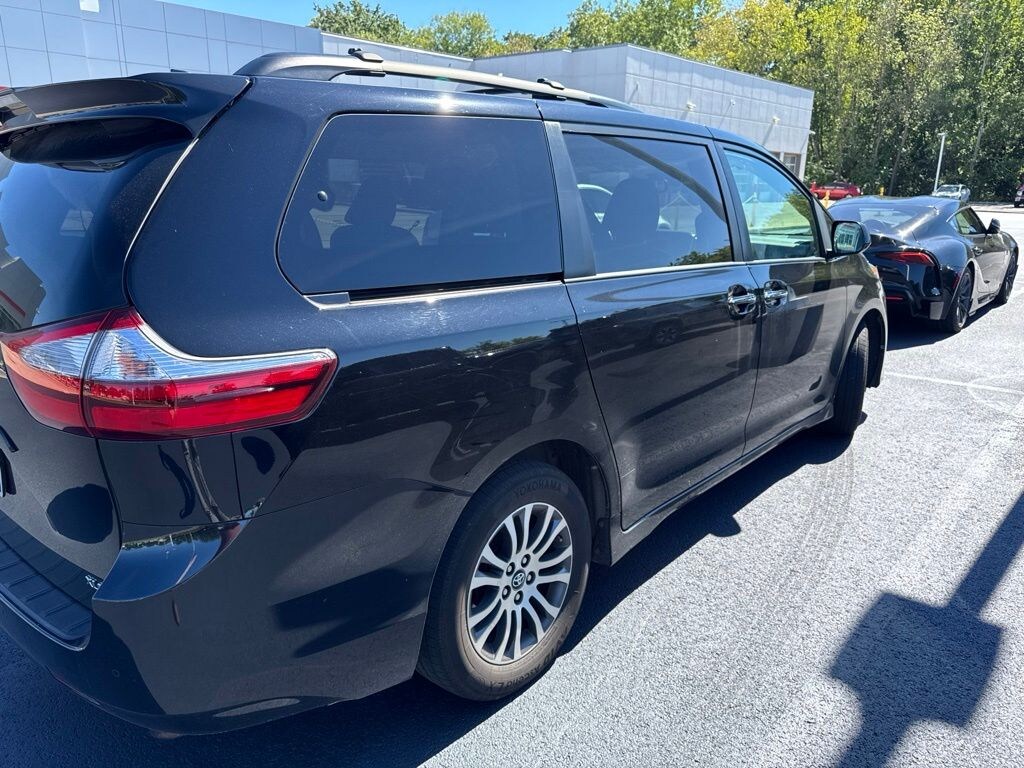 Used 2018 Toyota Sienna XLE Premium Van Passenger Van
