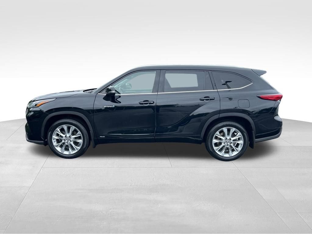 Used 2021 Toyota Highlander Limited with VIN 5TDXBRCH3MS519786 for sale in Bedford, OH