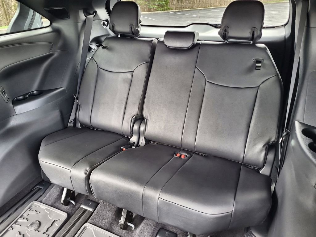2025 Toyota Sienna Woodland Edition - Photo 22
