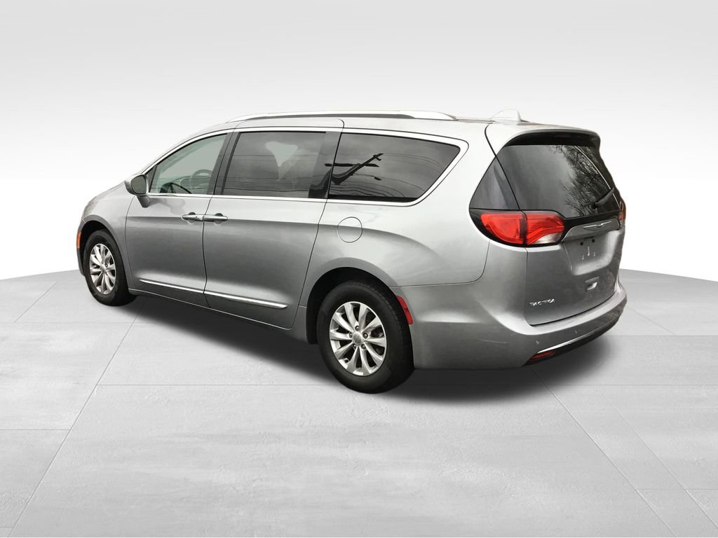 2019 Chrysler Pacifica Touring L photo 3