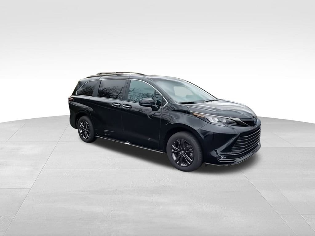 Certified 2024 Toyota Sienna Woodland Edition with VIN 5TDCSKFC4RS134699 for sale in Bedford, OH