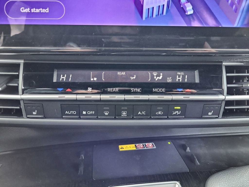 2025 Toyota Sienna Woodland Edition - Photo 18