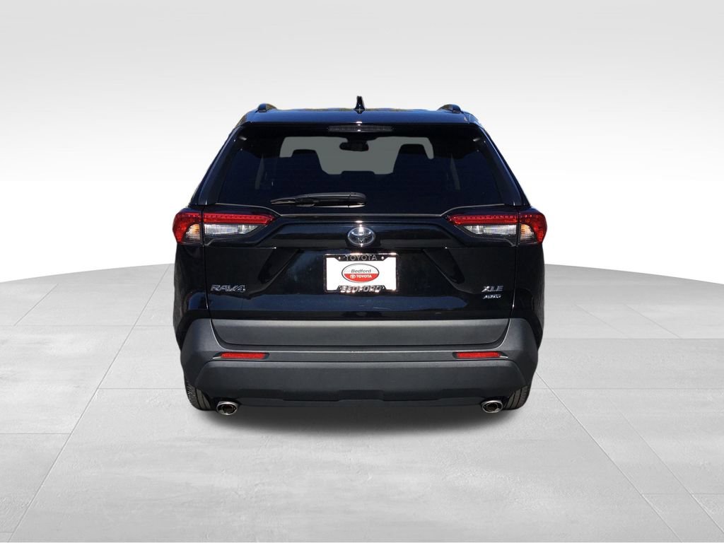 2022 Toyota RAV4 XLE photo 3