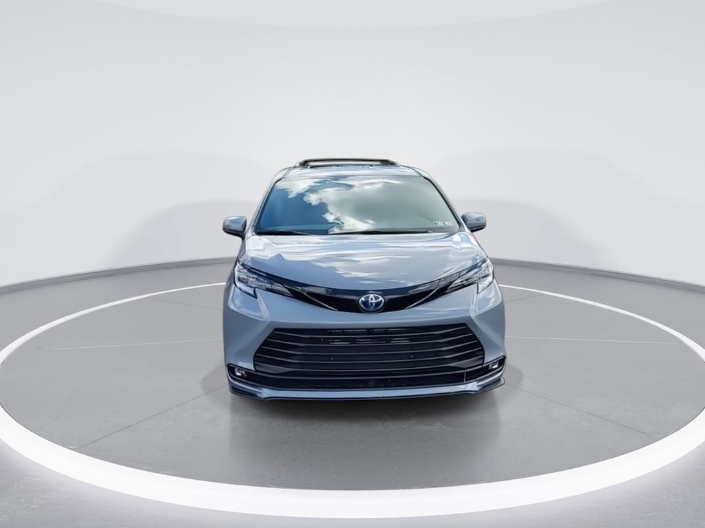2025 Toyota Sienna Woodland Edition - Photo 3