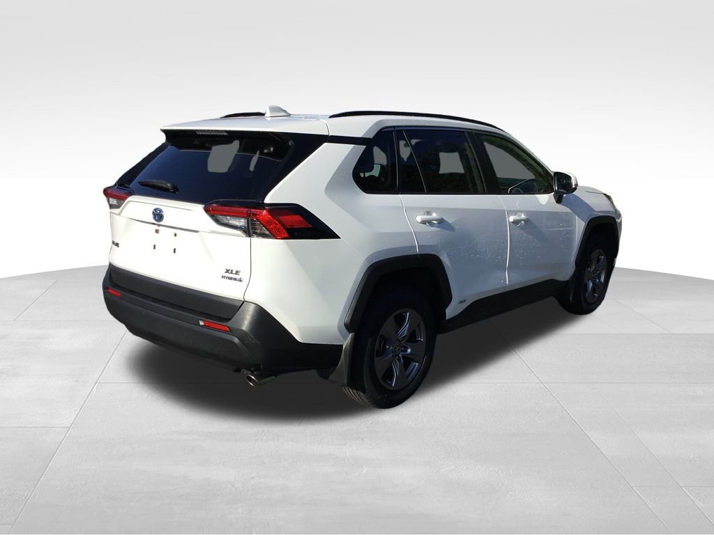 2022 Toyota RAV4 Hybrid XLE photo 3
