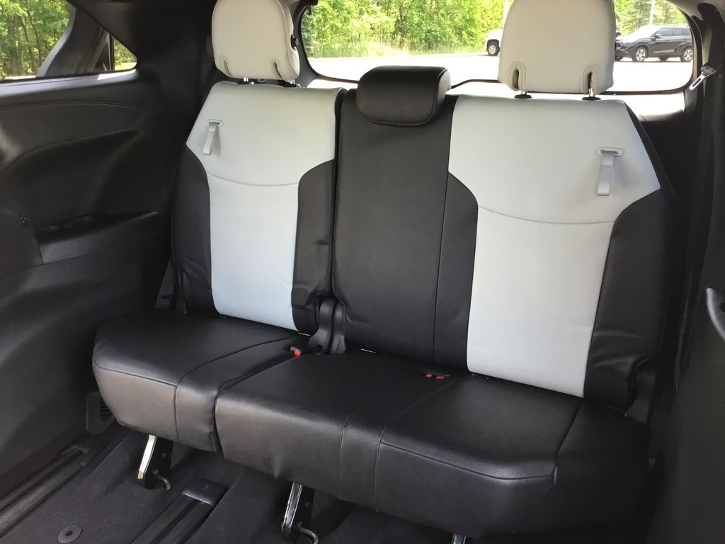 2025 Toyota Sienna XSE - Photo 17