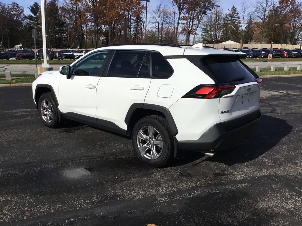2023 Toyota RAV4 XLE photo 3