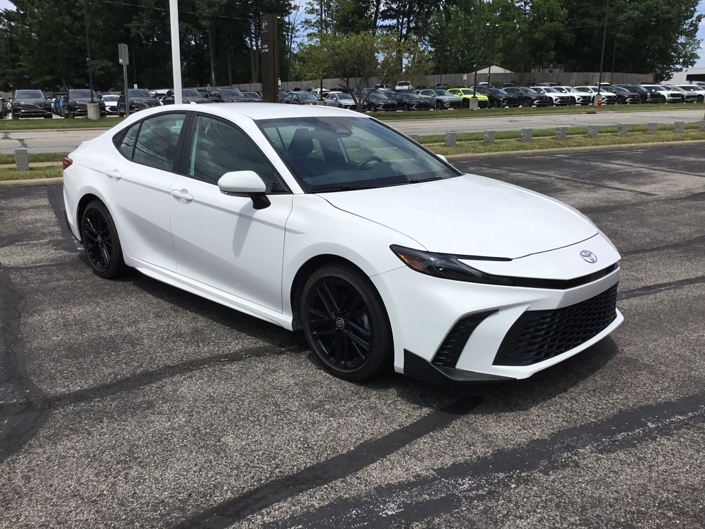 2025 Toyota Camry SE - Photo 7