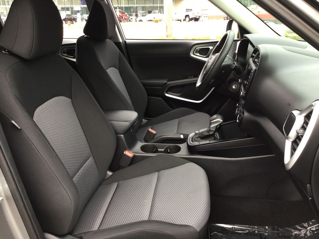 2023 Kia Soul LX - Photo 13