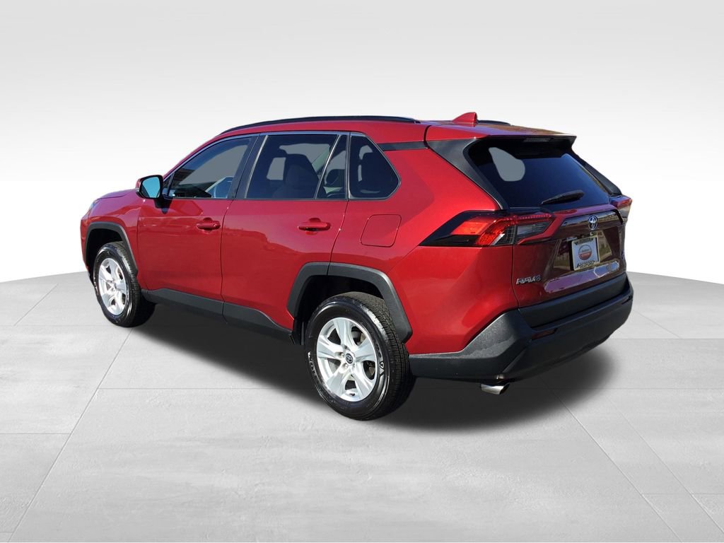 2021 Toyota RAV4 XLE photo 3