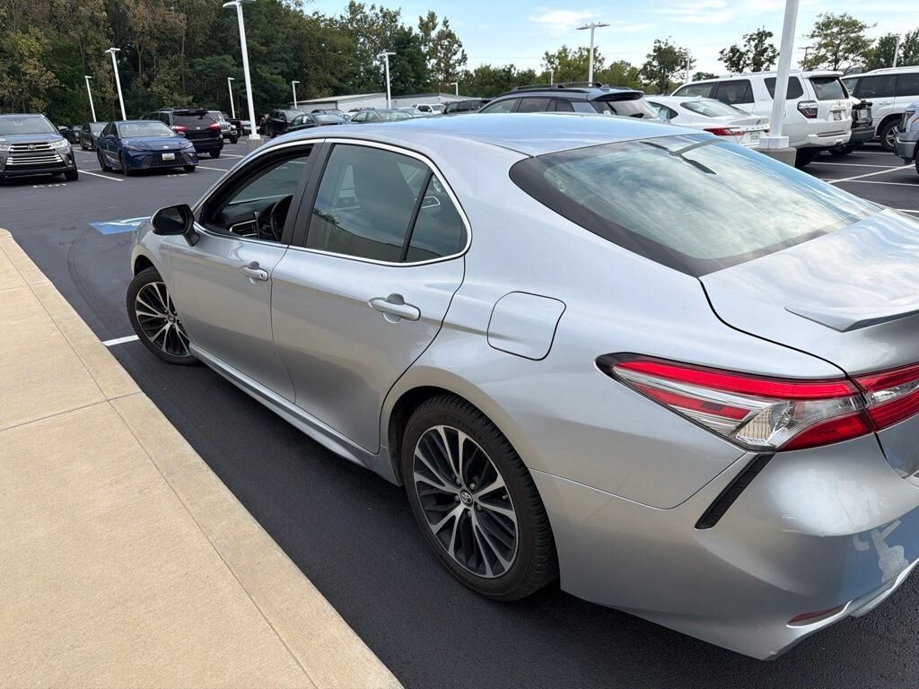 Used 2018 Toyota Camry SE Sedan