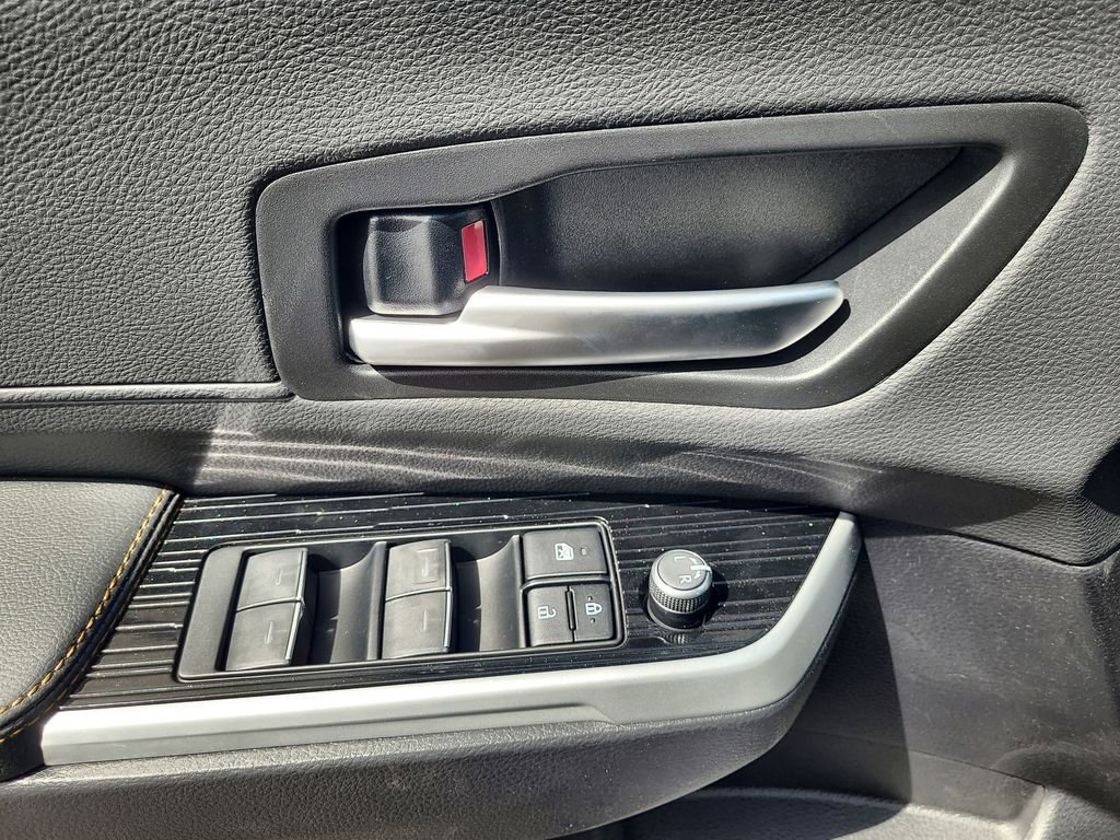 2025 Toyota Sienna Woodland Edition - Photo 11