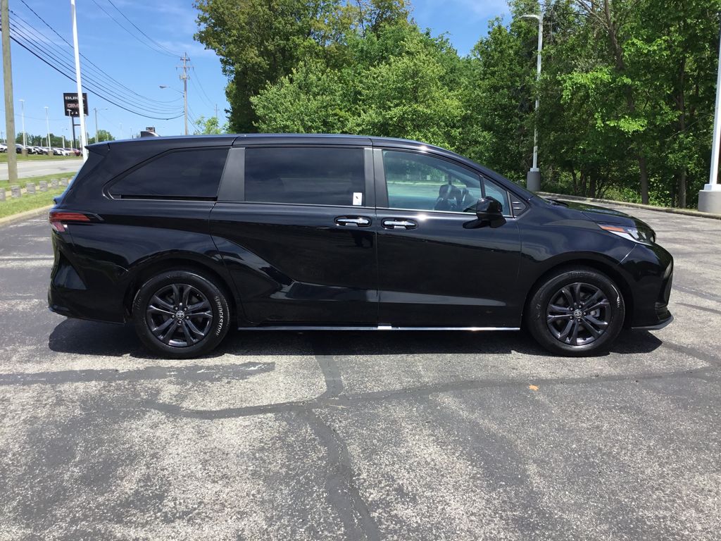 2025 Toyota Sienna XSE - Photo 6