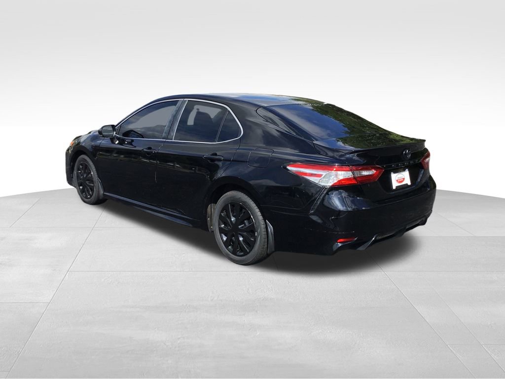 2020 Toyota Camry SE photo 4