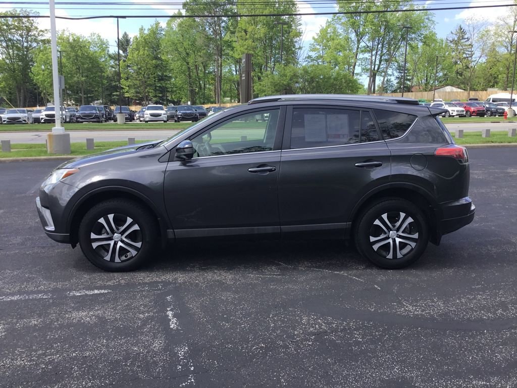 Used 2018 Toyota RAV4 LE with VIN JTMZFREV5JJ197466 for sale in Bedford, OH