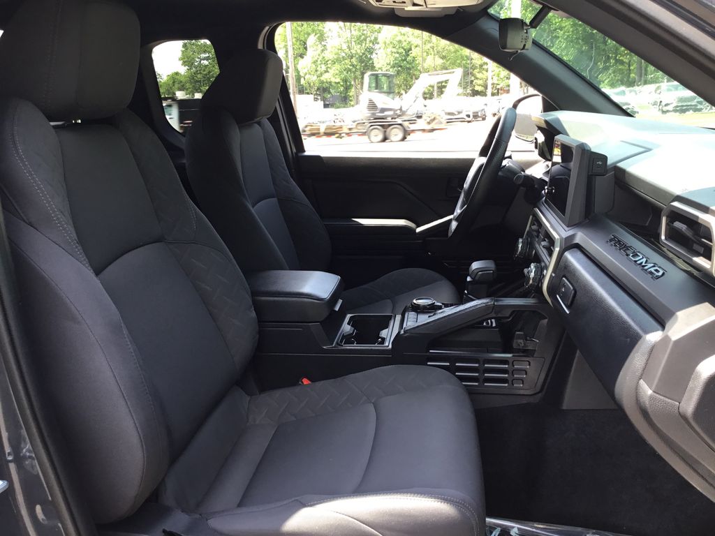 2025 Toyota Tacoma SR - Photo 13