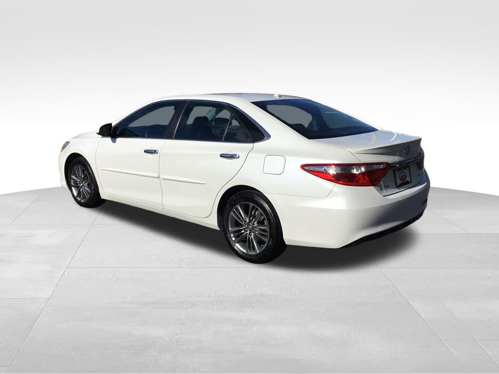2016 Toyota Camry SE photo 3