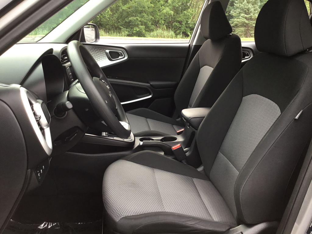 2023 Kia Soul LX - Photo 14