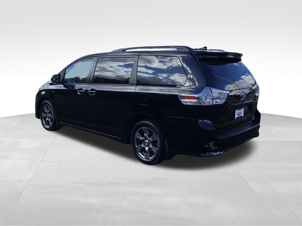 Used 2019 Toyota Sienna SE Premium Van