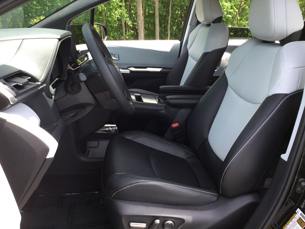 2025 Toyota Sienna XSE - Photo 14