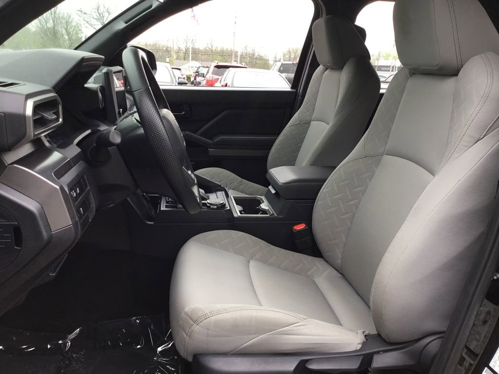 2025 Toyota Tacoma SR5 - Photo 14
