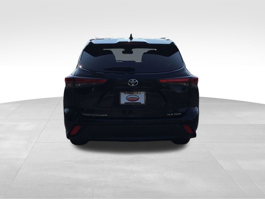 2022 Toyota Highlander XLE photo 3