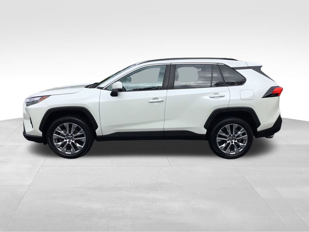 2022 Toyota RAV4 XLE Premium photo 2