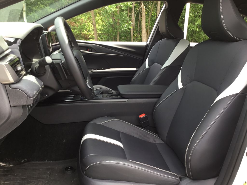 2025 Toyota Camry SE - Photo 10