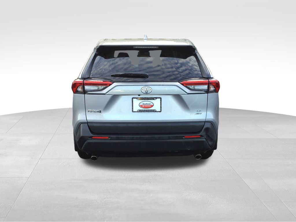 2022 Toyota RAV4 LE photo 4