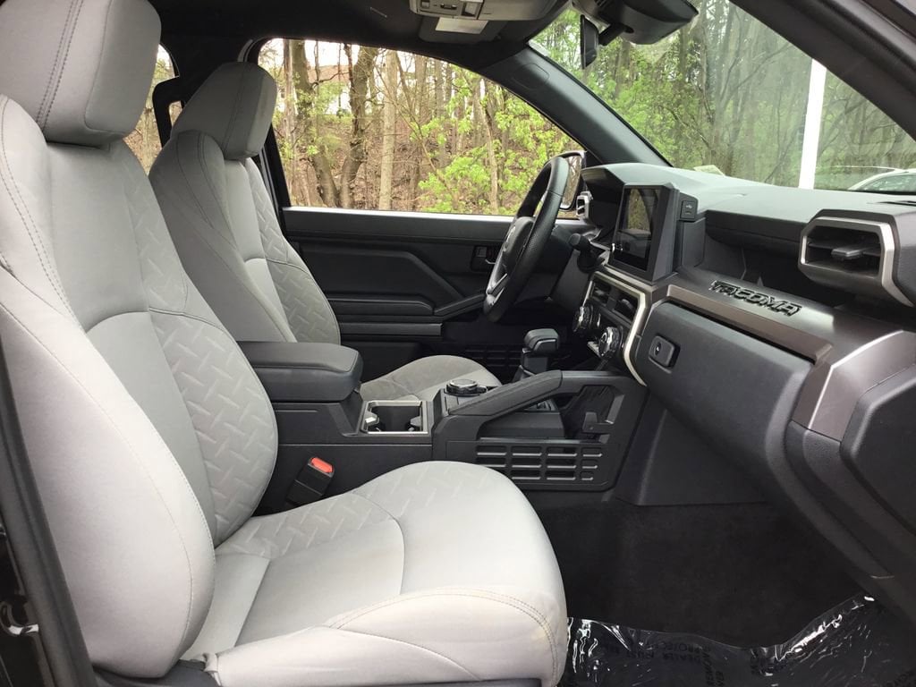 2025 Toyota Tacoma SR5 - Photo 13