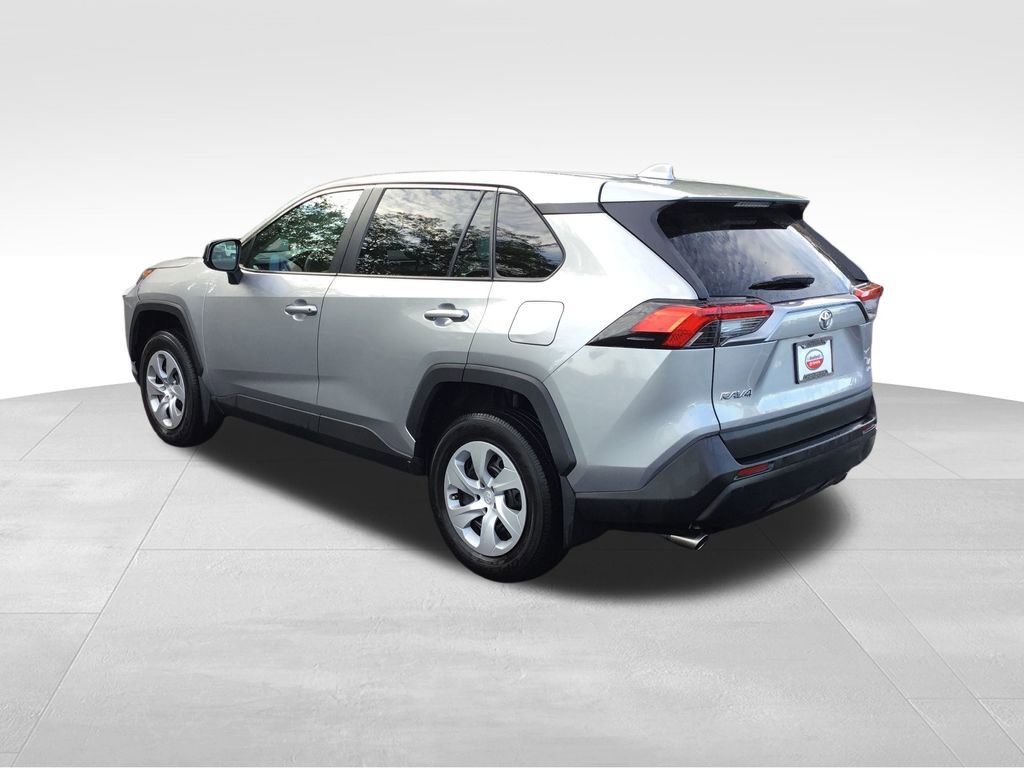 2022 Toyota RAV4 LE photo 3
