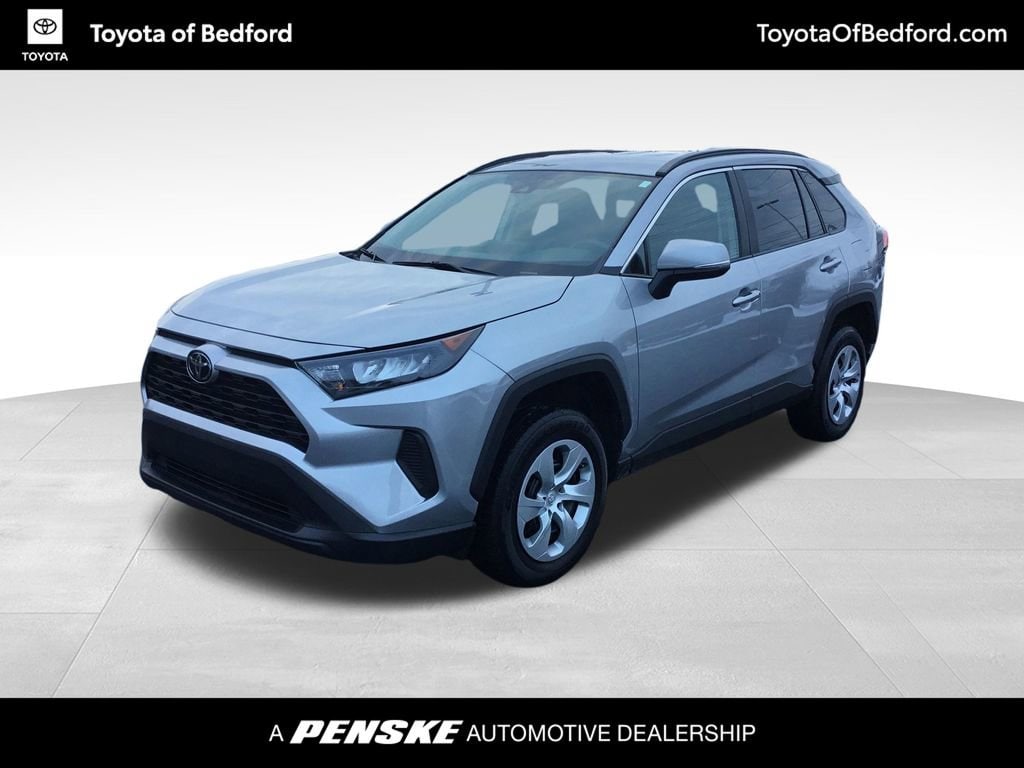 2020 Toyota RAV4 LE's photo