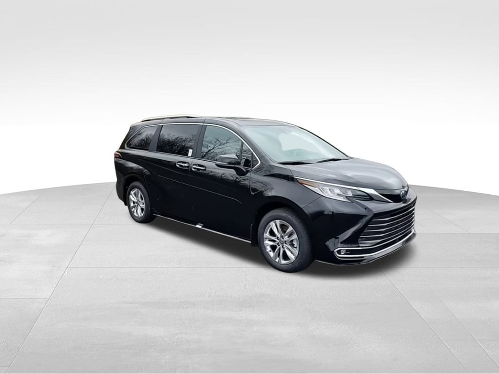 Used 2025 Toyota Sienna Limited with VIN 5TDZSKFC3SS168309 for sale in Bedford, OH