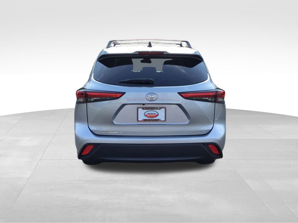 2023 Toyota Highlander LE photo 3