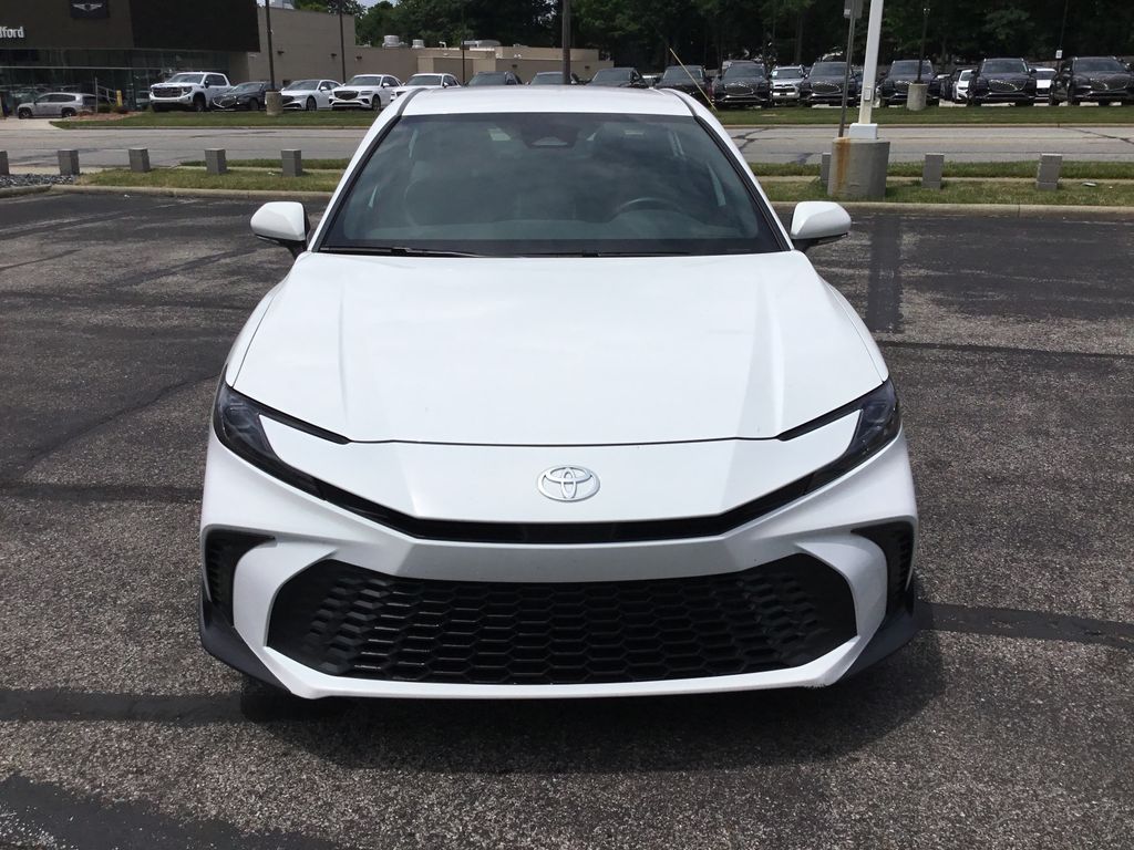 2025 Toyota Camry SE - Photo 8