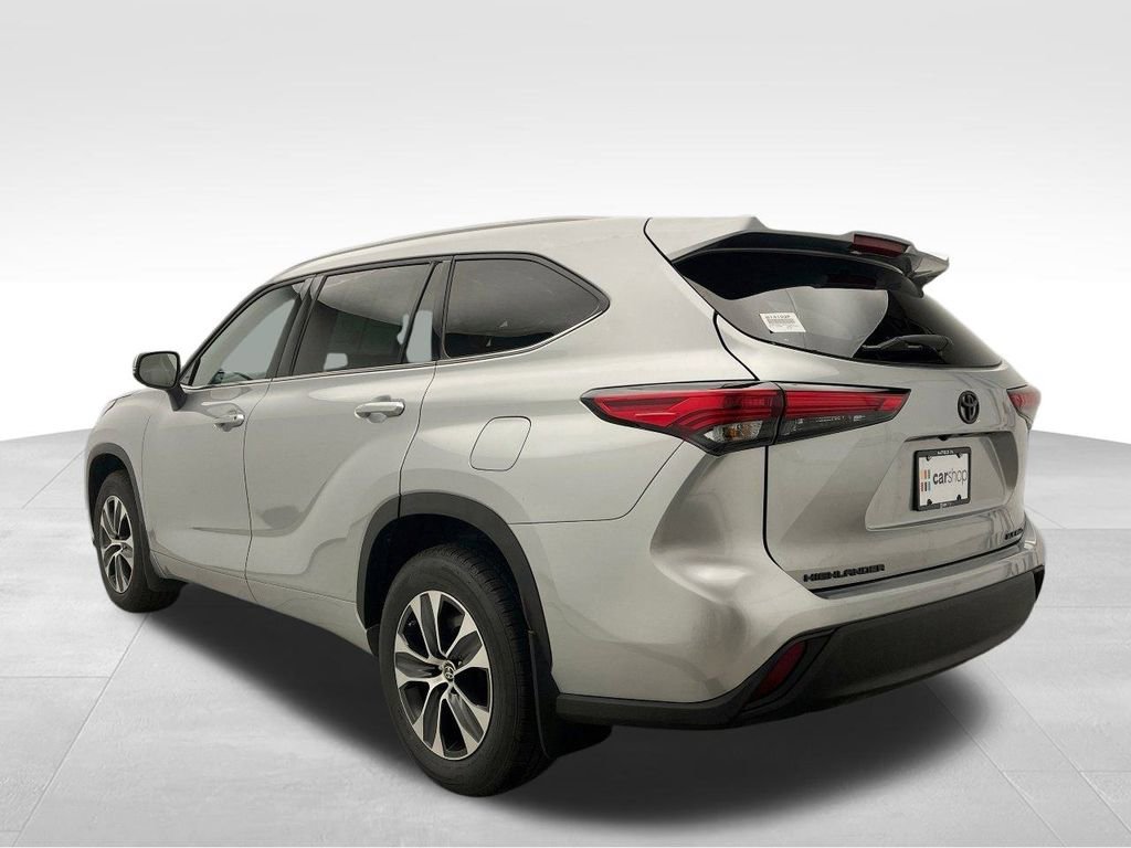2022 Toyota Highlander XLE photo 2