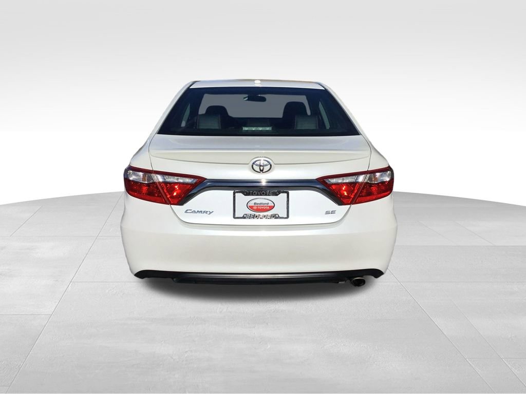 2016 Toyota Camry SE photo 4