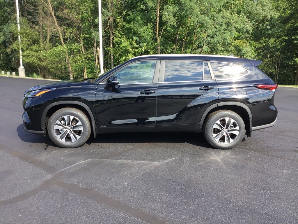 Used 2026 Toyota Highlander Hybrid XLE SUV