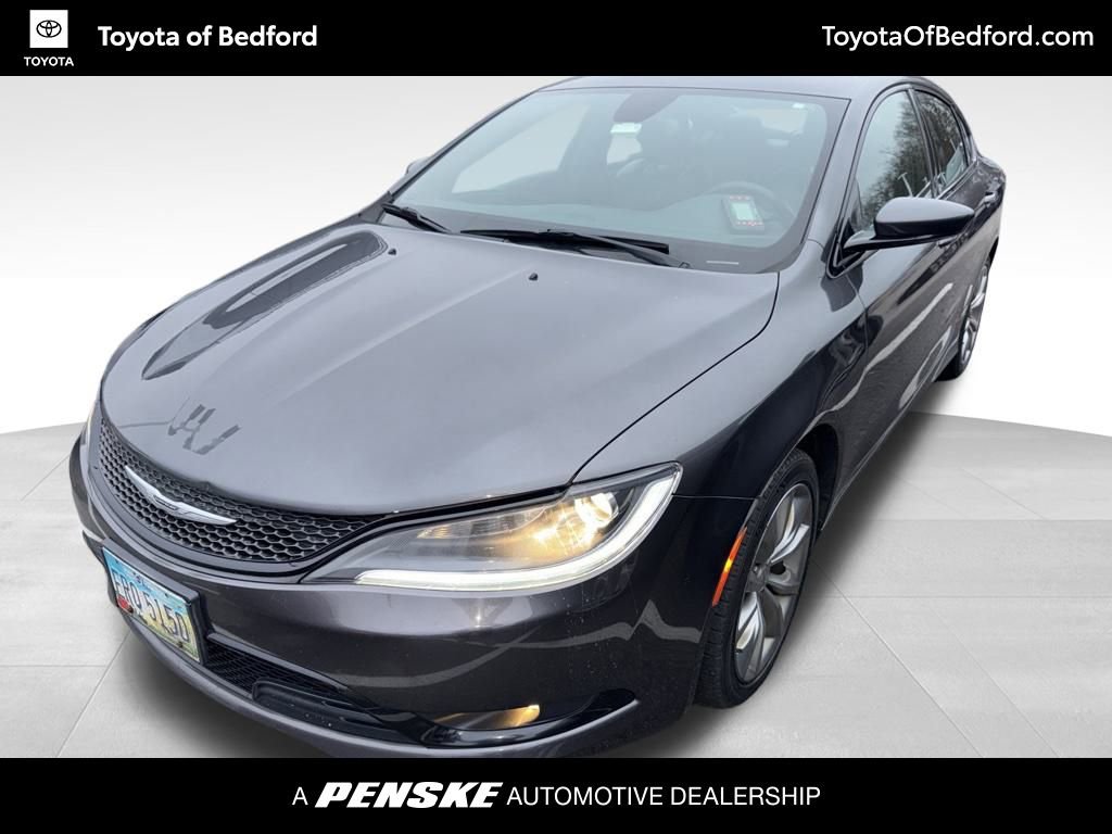 2015 Chrysler 200 S's photo