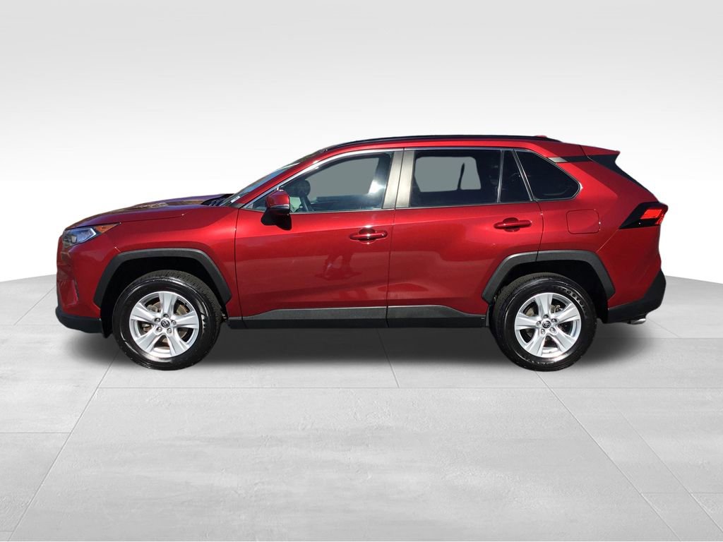 2021 Toyota RAV4 XLE photo 2