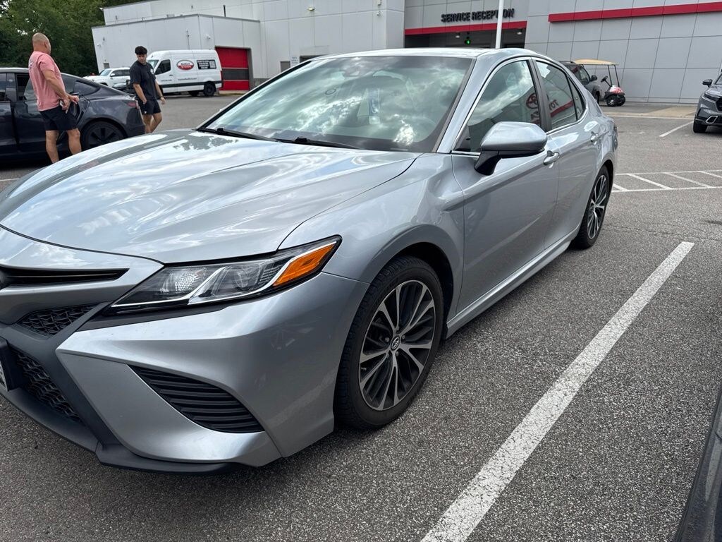 Used 2018 Toyota Camry SE Sedan