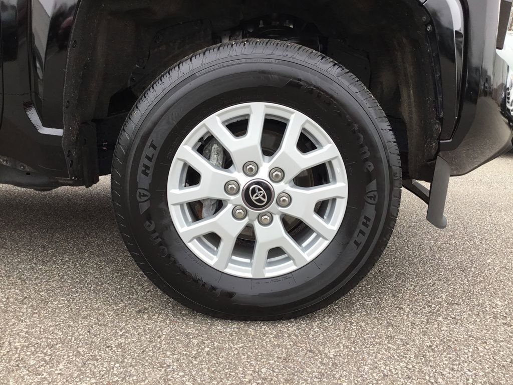 2025 Toyota Tacoma SR5 - Photo 12