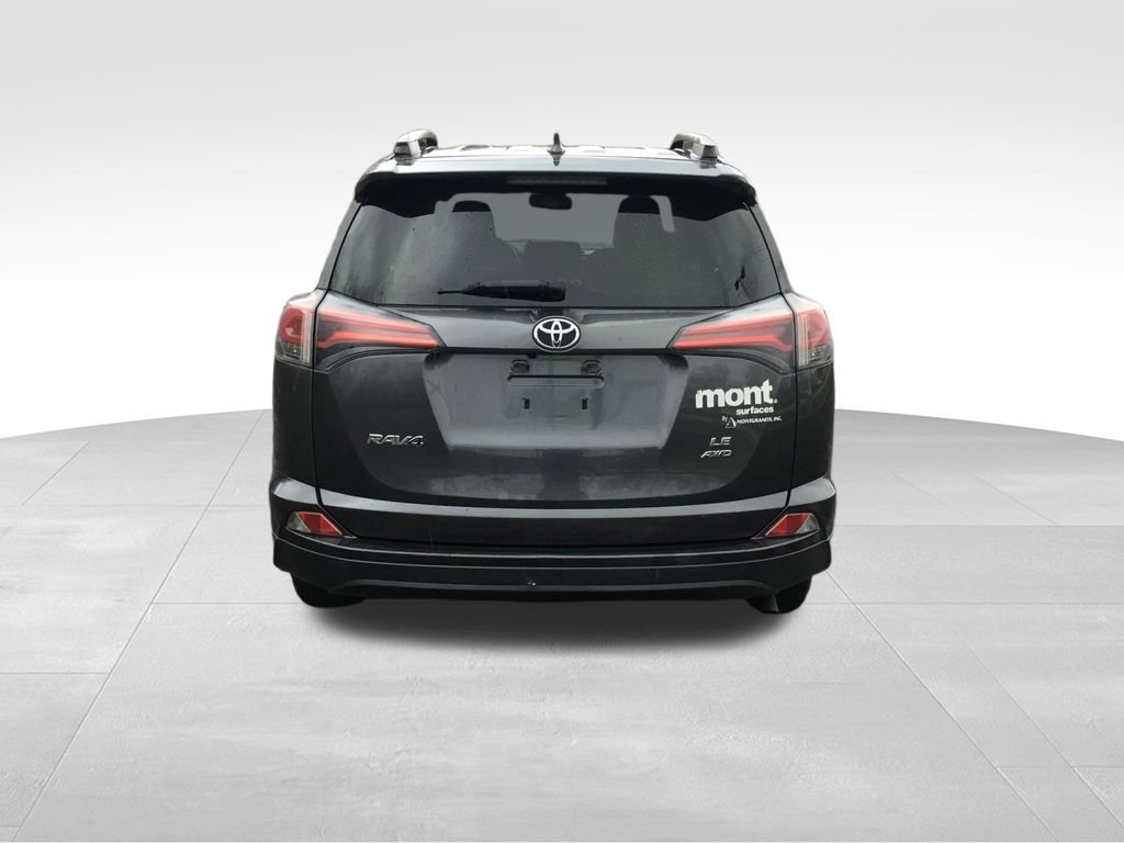 2017 Toyota RAV4 LE photo 3