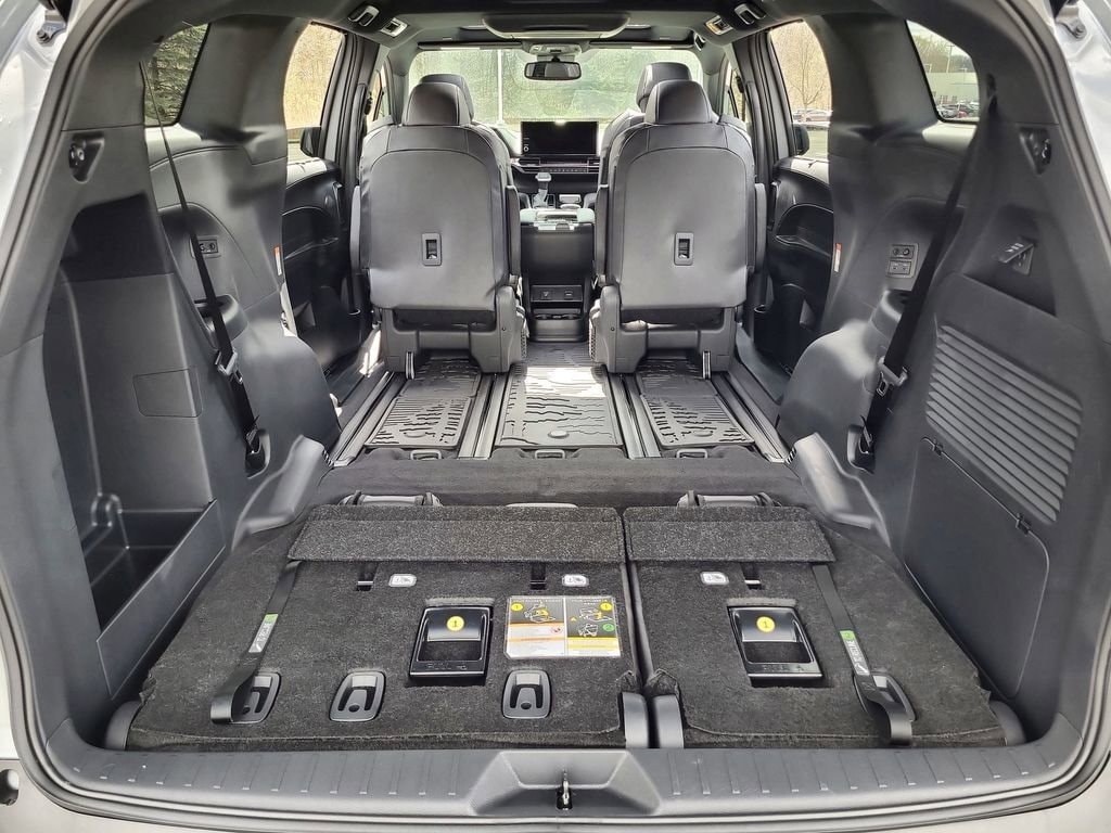 2025 Toyota Sienna Woodland Edition - Photo 23